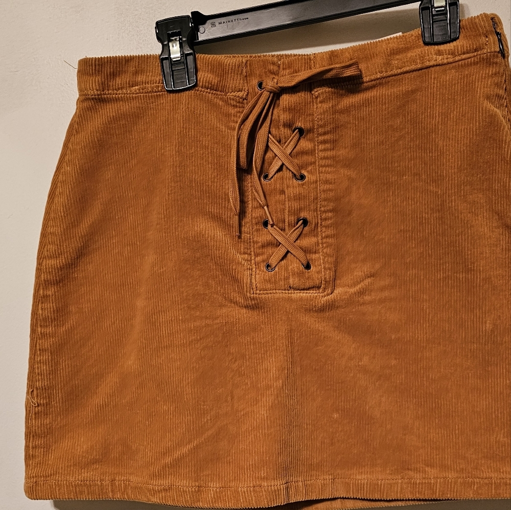 New- Woman's Sonomo Size 5 mini Skirt